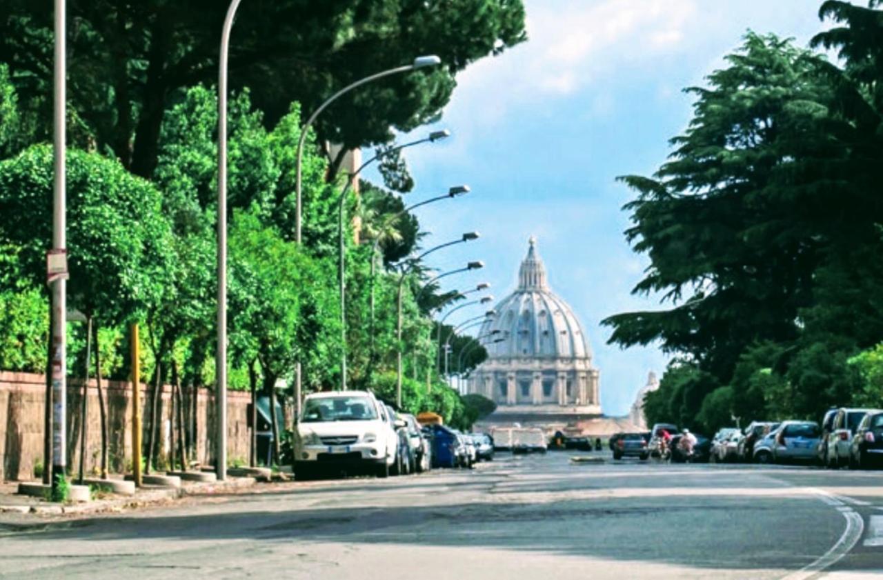 Vatican Area Piccolomini House Superattico Ristrutturato E Arredato Appartamento